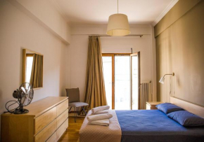 Sunny Apartment (90m2) in Athens center